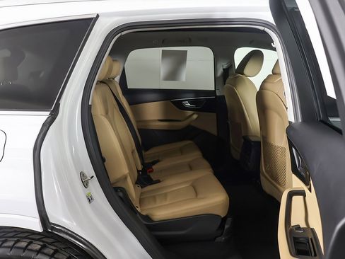 Used 2021 Audi Q7 2.0T Premium w/ Convenience Package image 35