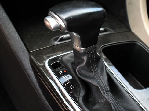 Used 2018 Kia Optima EX image 9