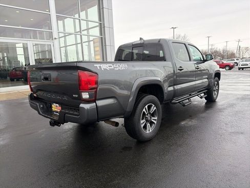 Used 2018 Toyota Tacoma TRD Sport image 7
