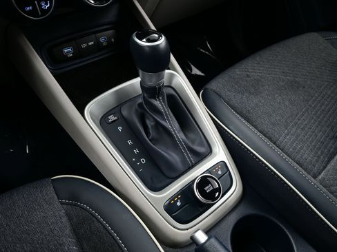 Certified 2025 Hyundai Venue Limited image 20