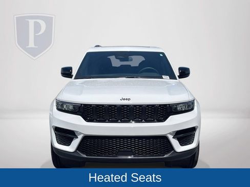Used 2023 Jeep Grand Cherokee Altitude AWD/4WD image 3