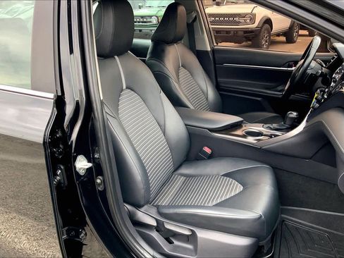 Used 2021 Toyota Camry SE image 8