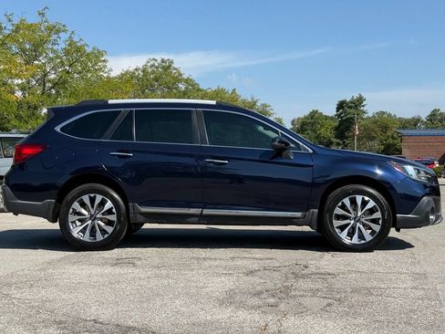 Used 2018 Subaru Outback 3.6R Touring AWD/4WD image 6