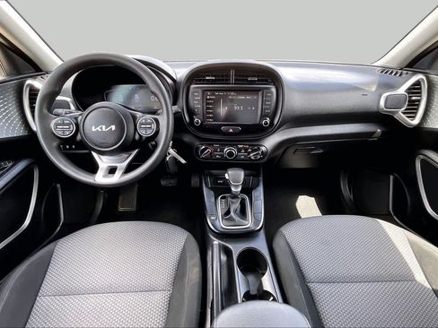 Used 2023 Kia Soul LX w/ LX Technology Package FWD image 15
