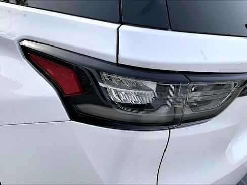 Used 2021 Chevrolet Traverse Premier w/ Redline Edition image 23