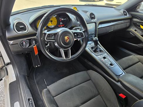 Used 2021 Porsche 718 Boxster Spyder RWD image 23
