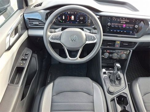 Used 2022 Volkswagen Taos SEL w/ Panoramic Sunroof Package image 11