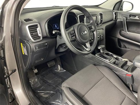 Used 2018 Kia Sportage LX image 3
