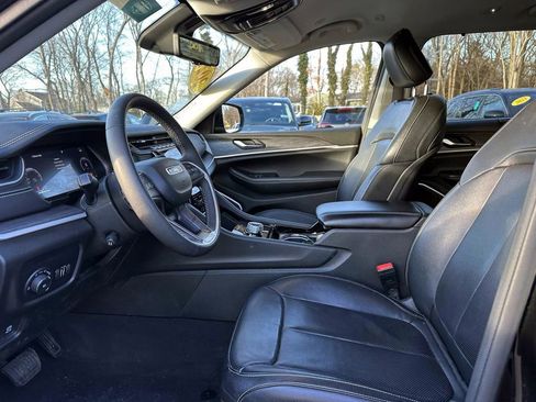 Used 2023 Jeep Grand Cherokee L Limited w/ Luxury Tech Group II image 16