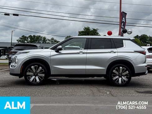 Used 2025 Mitsubishi Outlander SE FWD image 11