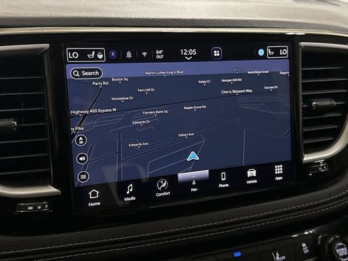 Used 2023 Chrysler Pacifica Touring-L w/ Uconnect Theater Family Group AWD/4WD image 15