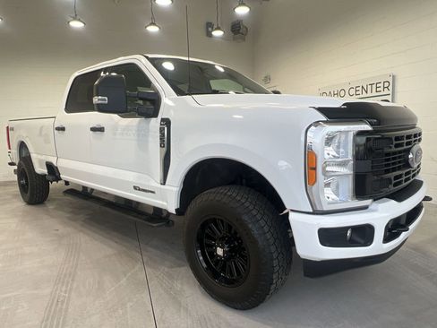 Used 2023 Ford F350 XLT image 2