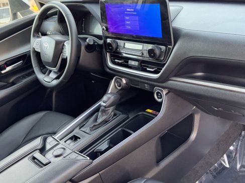 Certified 2025 Toyota Grand Highlander AWD image 12