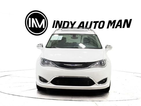 Used 2018 Chrysler Pacifica Limited image 9