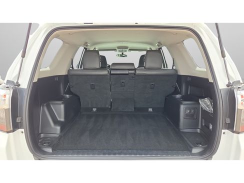 Used 2019 Toyota 4Runner SR5 AWD/4WD image 9