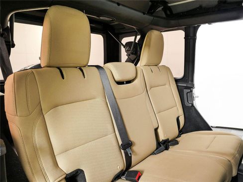 Used 2018 Jeep Wrangler Unlimited Sport S AWD/4WD image 18