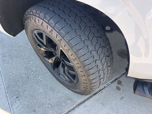 Used 2022 Chevrolet Suburban Z71 w/ Z71 Off-Road Package image 41