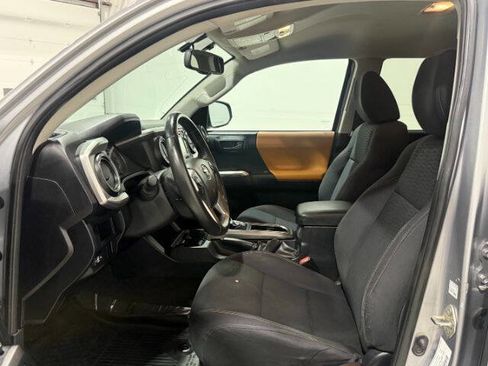 Used 2017 Toyota Tacoma SR5 w/ Tow Package image 12