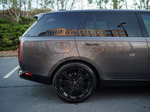 Used 2022 Land Rover Range Rover Long Wheelbase First Edition image 11