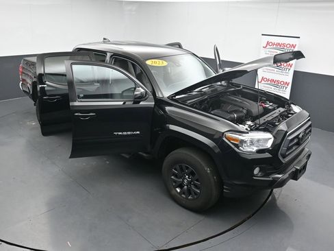 Used 2023 Toyota Tacoma SR5 AWD/4WD image 39