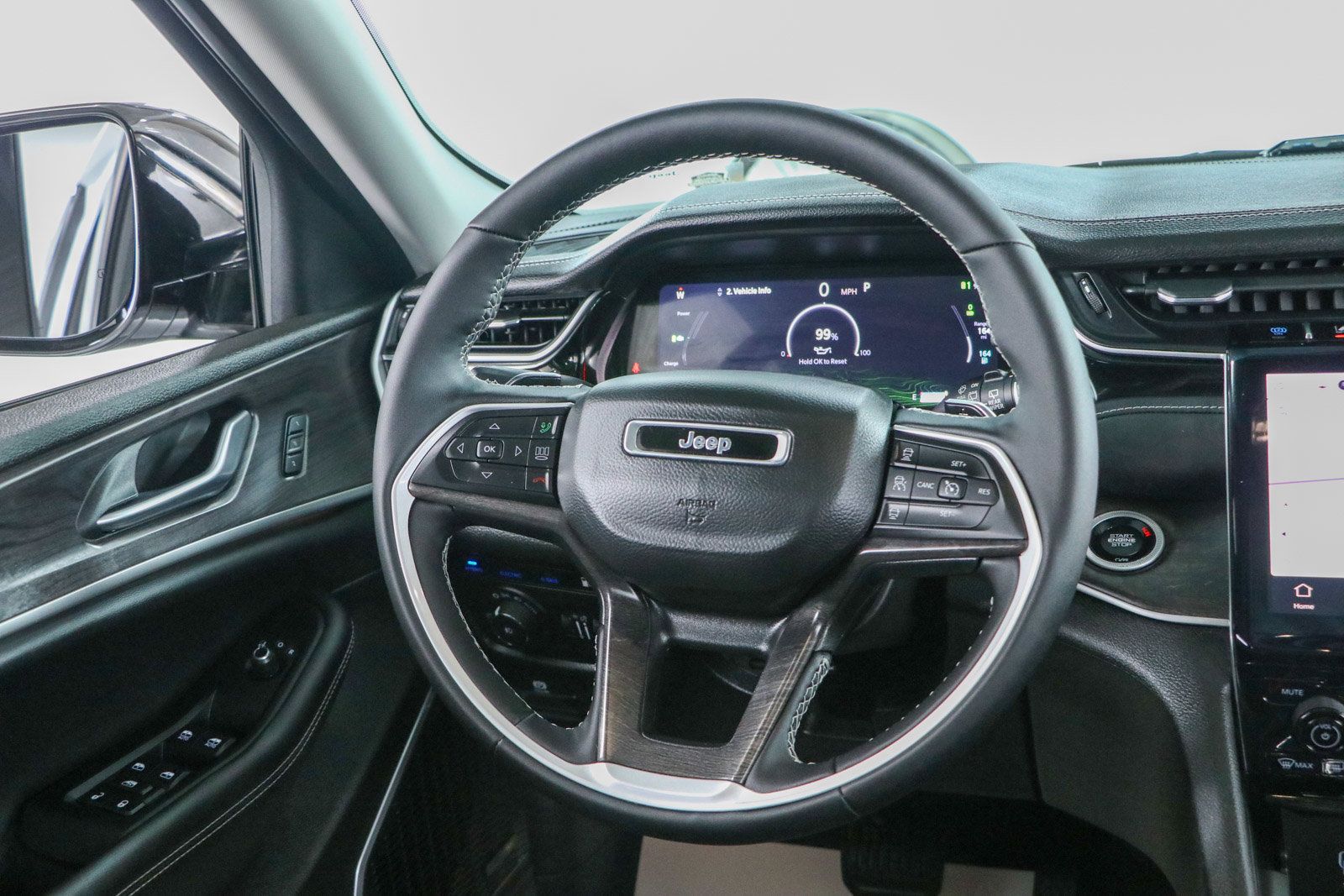 Used 2023 Jeep Grand Cherokee 4WD 4xe image 12