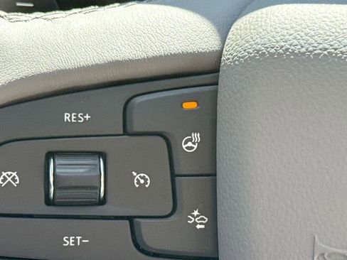 Used 2025 Cadillac XT6 Premium Luxury w/ Technology Package image 33