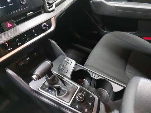 Used 2025 Kia Sportage LX image 24