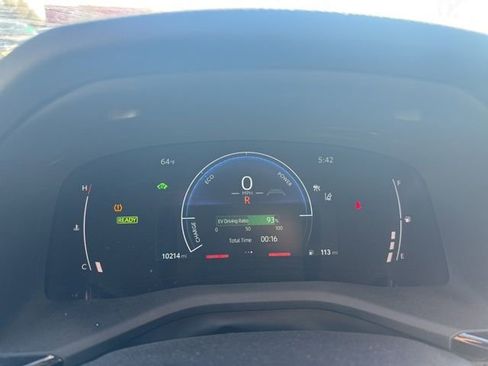 Used 2025 Toyota Camry SE w/ Convenience Package image 15