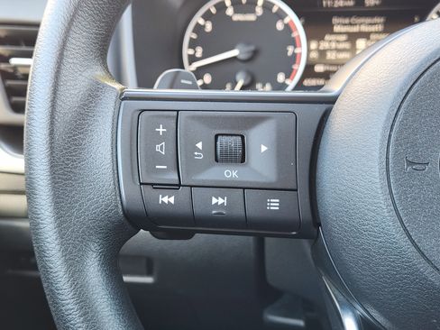 Used 2024 Nissan Rogue SV image 26