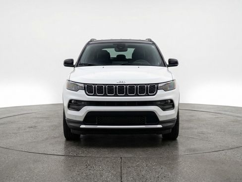 Used 2025 Jeep Compass Limited AWD/4WD image 2