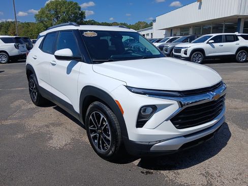 Used 2025 Chevrolet TrailBlazer LT FWD image 9