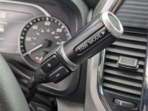 Used 2020 Nissan Titan SV w/ SV Convenience Package AWD/4WD image 23