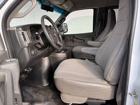 Used 2018 GMC Savana 3500 LT w/ LT Preferred Equipment Group RWD image 13