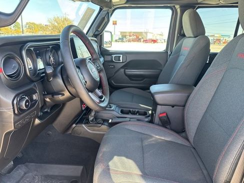 Used 2024 Jeep Wrangler Unlimited Rubicon image 2