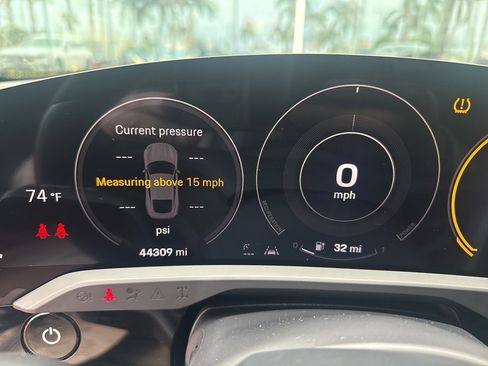 Used 2021 Porsche Taycan 4S image 3