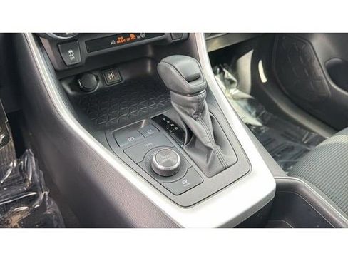Certified 2025 Toyota RAV4 LE AWD/4WD image 31