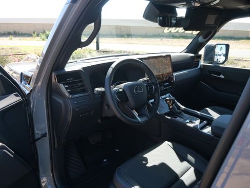 Used 2026 Lexus GX 550 w/ Accessory Package (2T) image 17