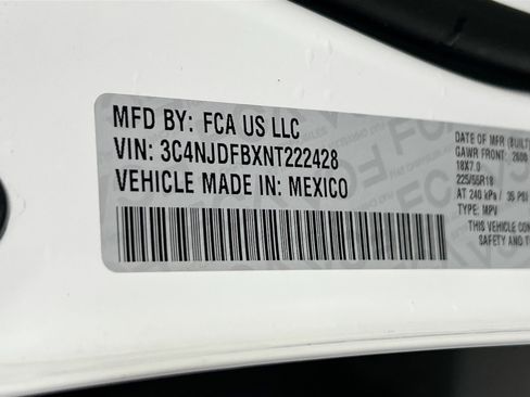 Used 2022 Jeep Compass Latitude AWD/4WD image 29