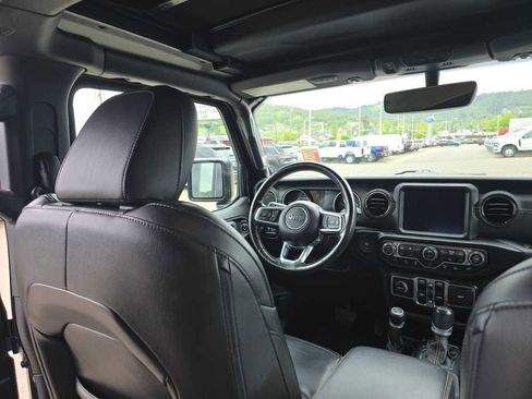 Used 2021 Jeep Wrangler Unlimited Sahara AWD/4WD image 10