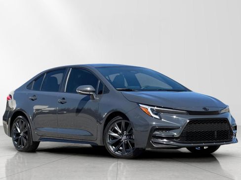 Used 2025 Toyota Corolla SE image 1