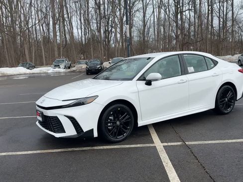 New 2026 Toyota Camry SE image 4