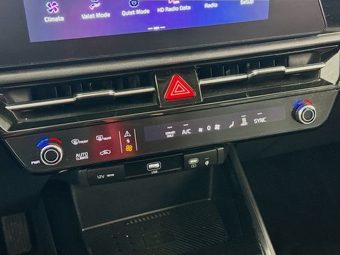 Used 2024 Kia Niro Wind w/ Wind Preserve Package image 18