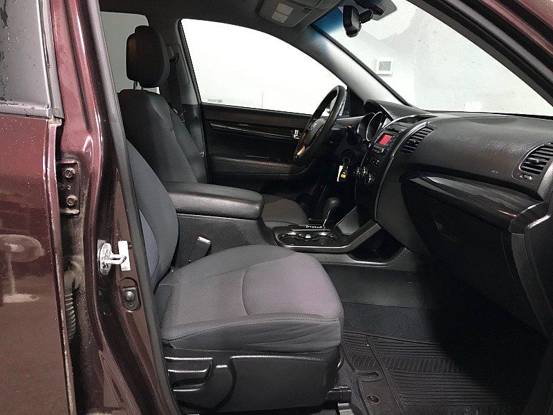 Used 2013 Kia Sorento LX w/ Value Pkg FWD image 13