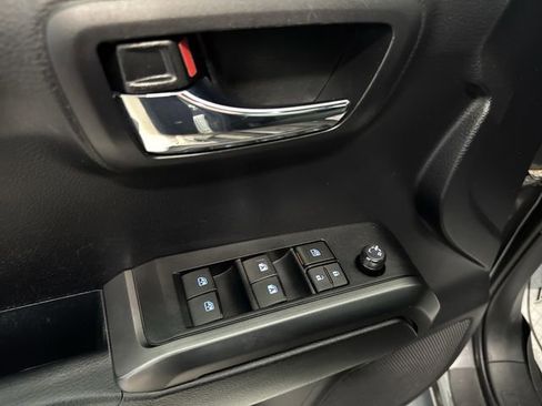 Used 2020 Toyota Tacoma TRD Sport w/ Technology Package image 22