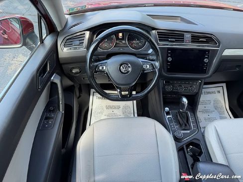 Used 2018 Volkswagen Tiguan SE AWD/4WD image 14