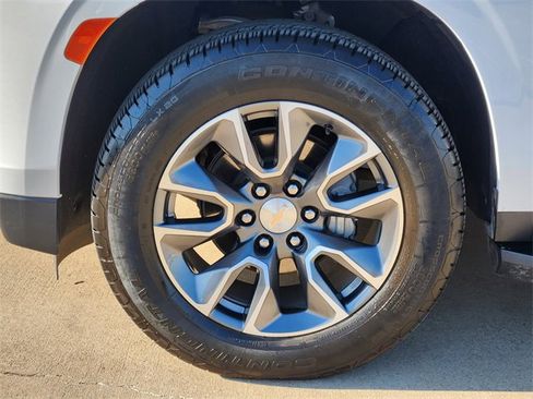 Used 2024 Chevrolet Tahoe LT w/ Luxury Package RWD image 17