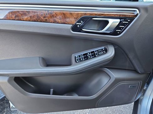 Used 2017 Porsche Macan image 26