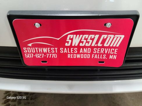 Used 2017 Chrysler Pacifica LX image 2