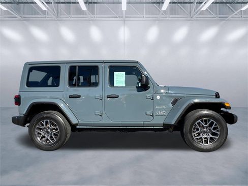 Used 2024 Jeep Wrangler Sahara image 5