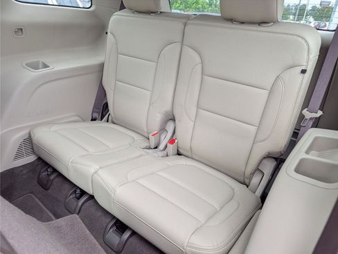 Used 2018 GMC Acadia Denali w/ Technology Package FWD image 35